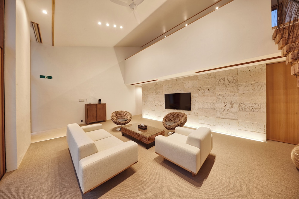 SECRET VILLAS BY RELAPOOL 那覇