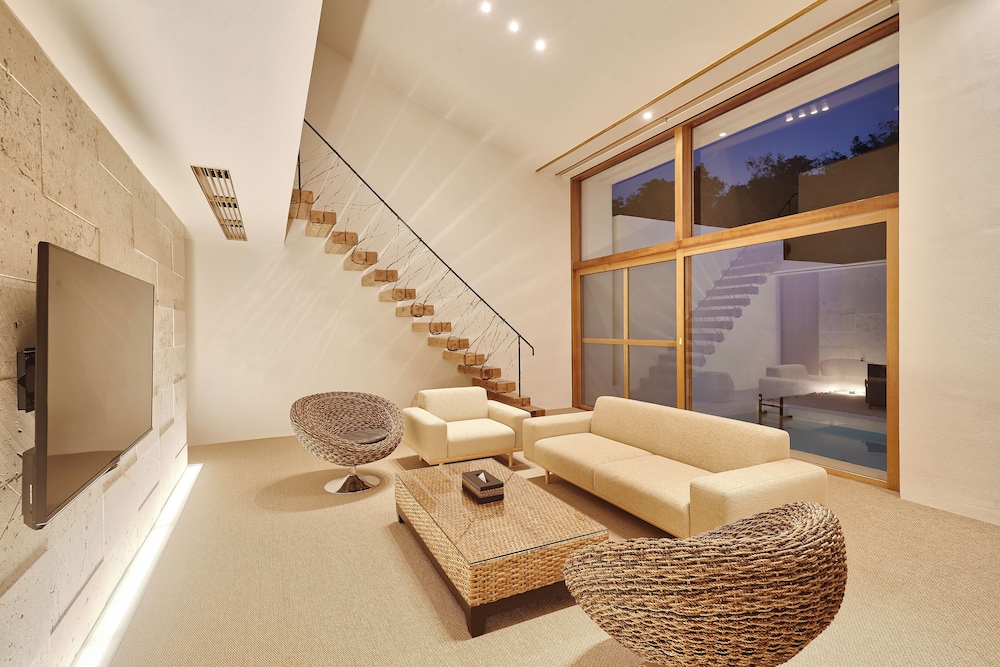 SECRET VILLAS BY RELAPOOL 那覇