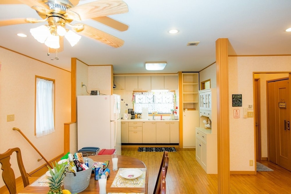 COUNTRY HOUSE, URUMA 那覇
