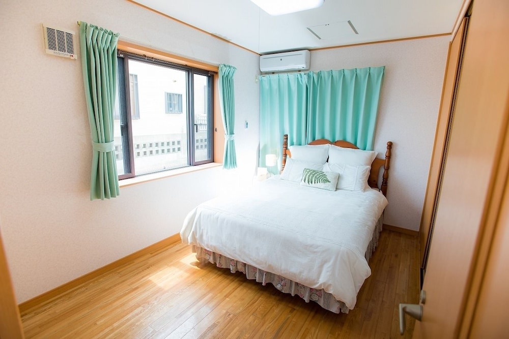 COUNTRY HOUSE, URUMA 那覇