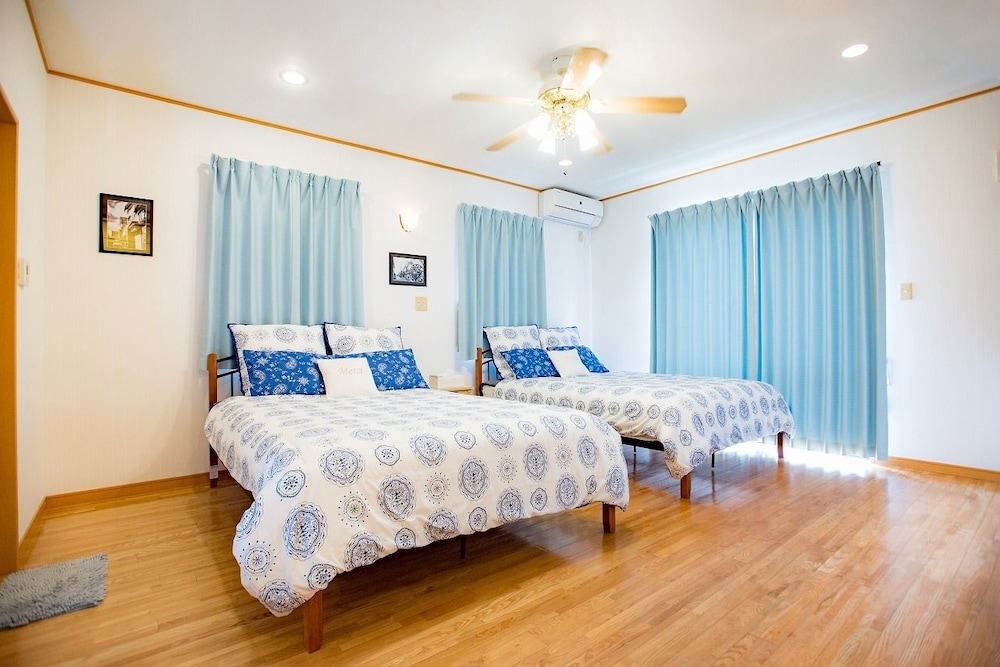 COUNTRY HOUSE, URUMA 那覇