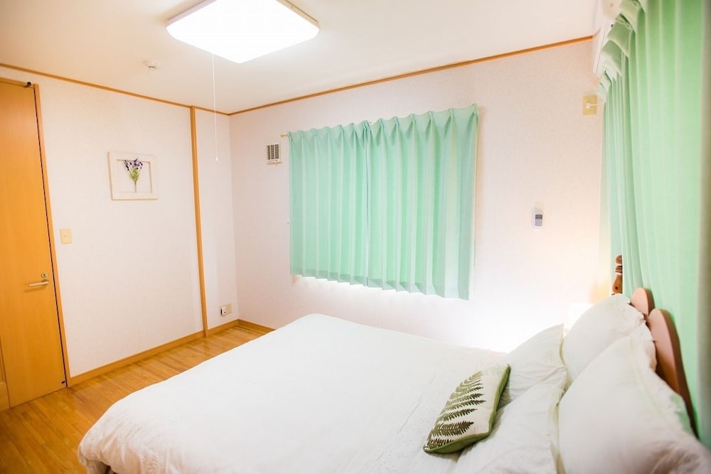 COUNTRY HOUSE, URUMA 那覇