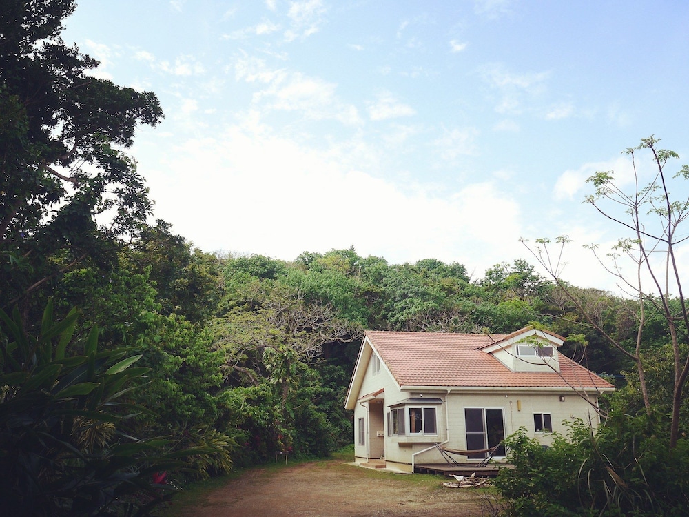 GUEST HOUSE IROHA 那覇