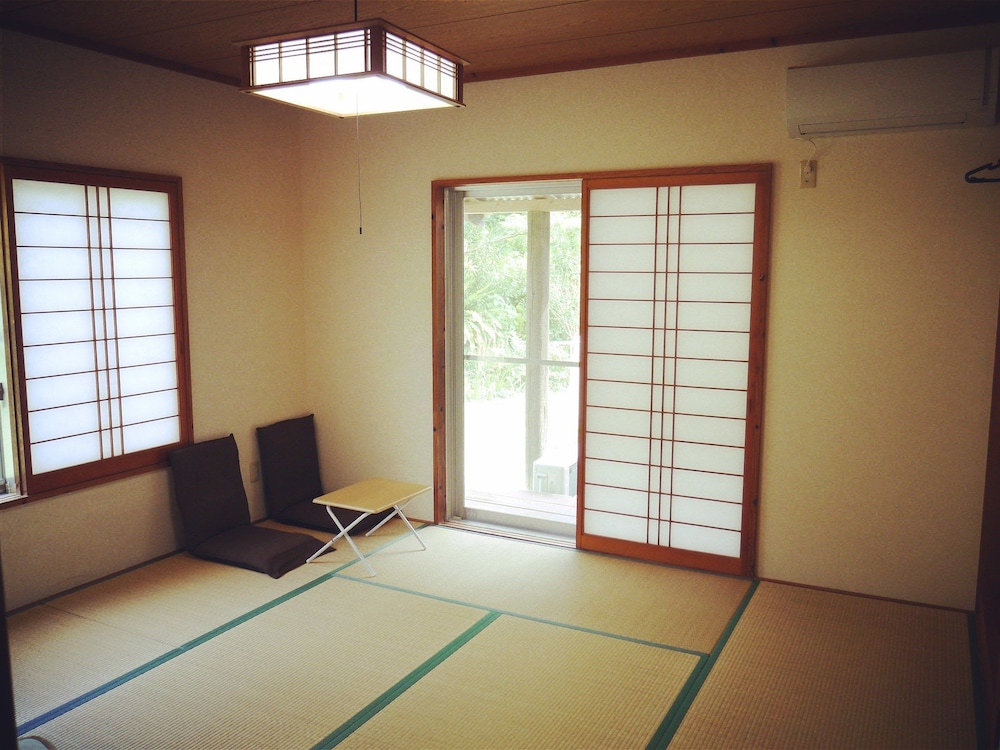 GUEST HOUSE IROHA 那覇