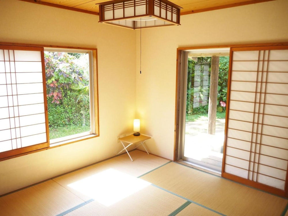 GUEST HOUSE IROHA 那覇