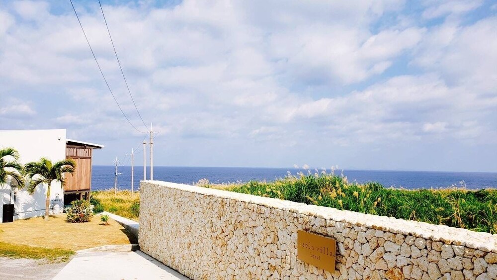 ISOLA VILLA KOURI 那覇