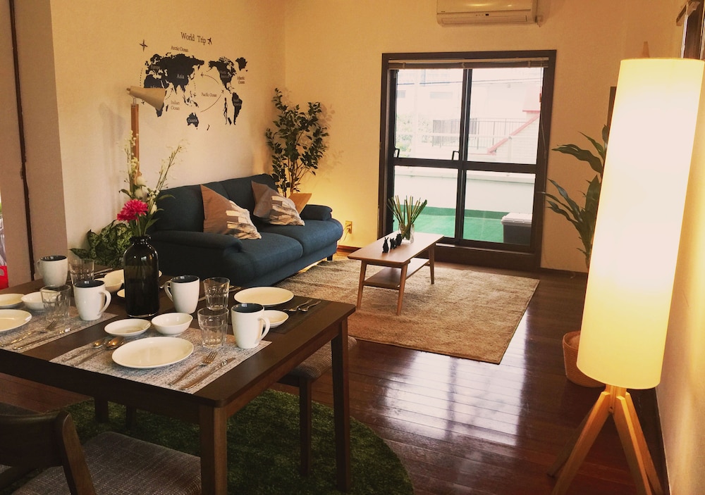 SUNRISE HOUSE 2F 那覇