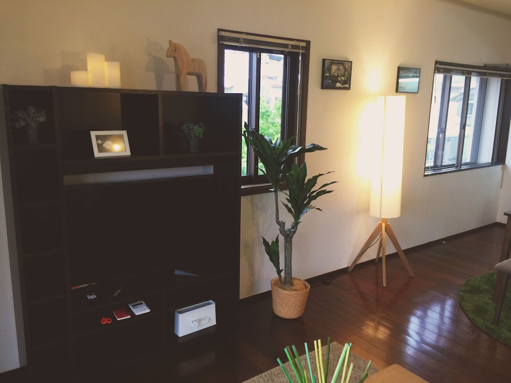 SUNRISE HOUSE 2F 那覇