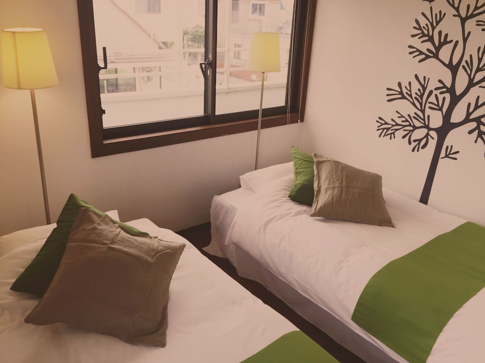 SUNRISE HOUSE 2F 那覇