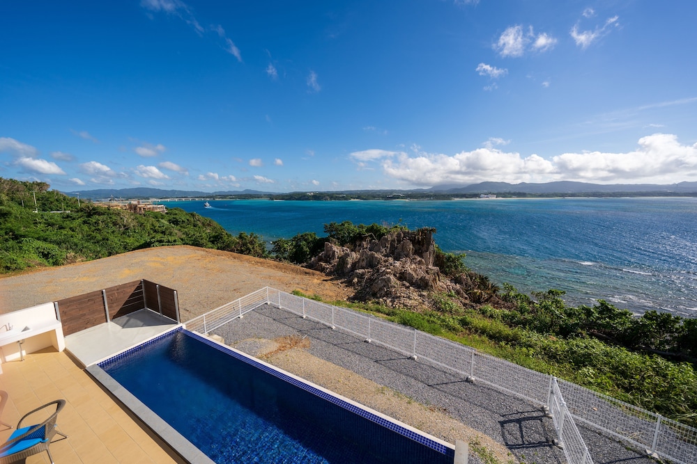 PRIVATE VILLA LAMER KOURI 那覇