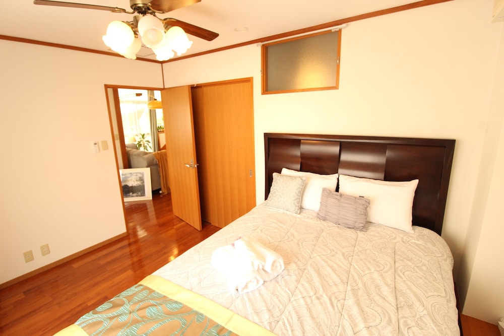 CHATAN SEASIDE AMERICAN HOUSE AO 那覇