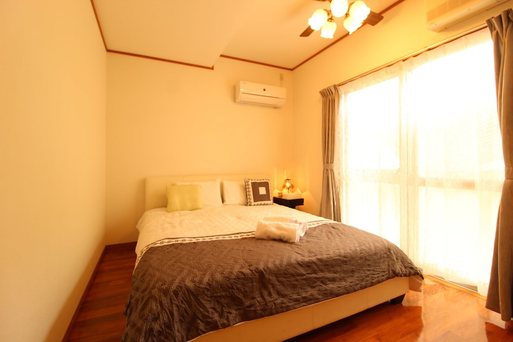 CHATAN SEASIDE AMERICAN HOUSE AO 那覇
