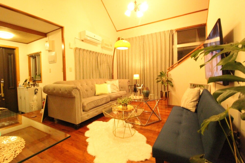 CHATAN SEASIDE AMERICAN HOUSE AO 那覇