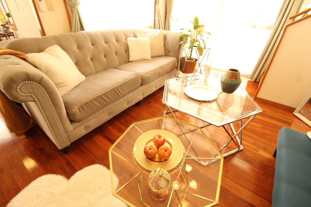 CHATAN SEASIDE AMERICAN HOUSE AO 那覇