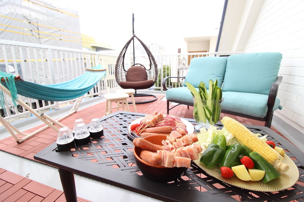 CHATAN SEASIDE AMERICAN HOUSE AO 那覇