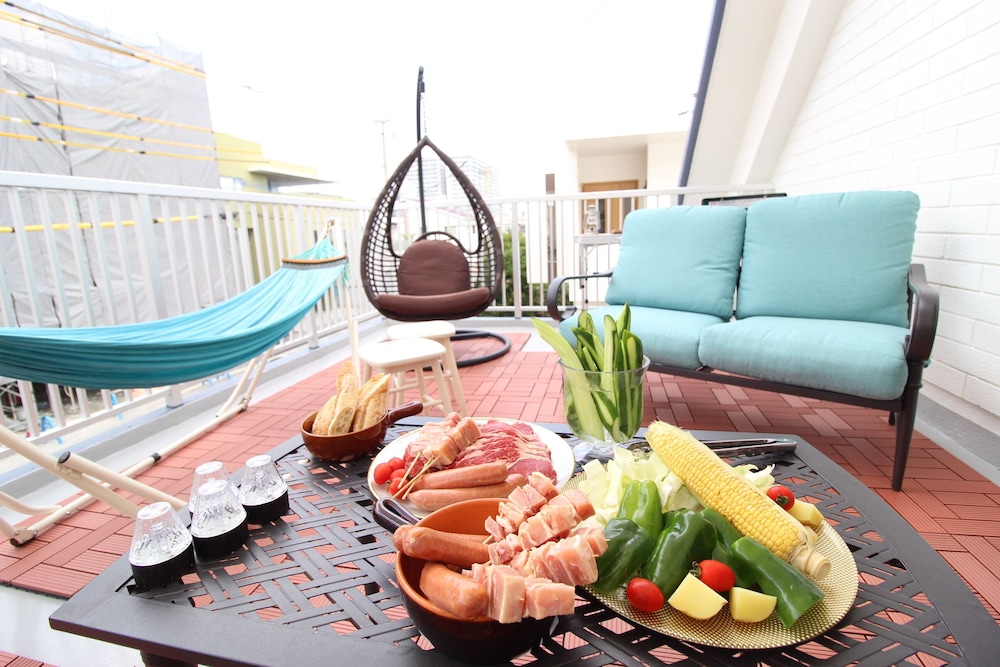 CHATAN SEASIDE AMERICAN HOUSE AO 那覇