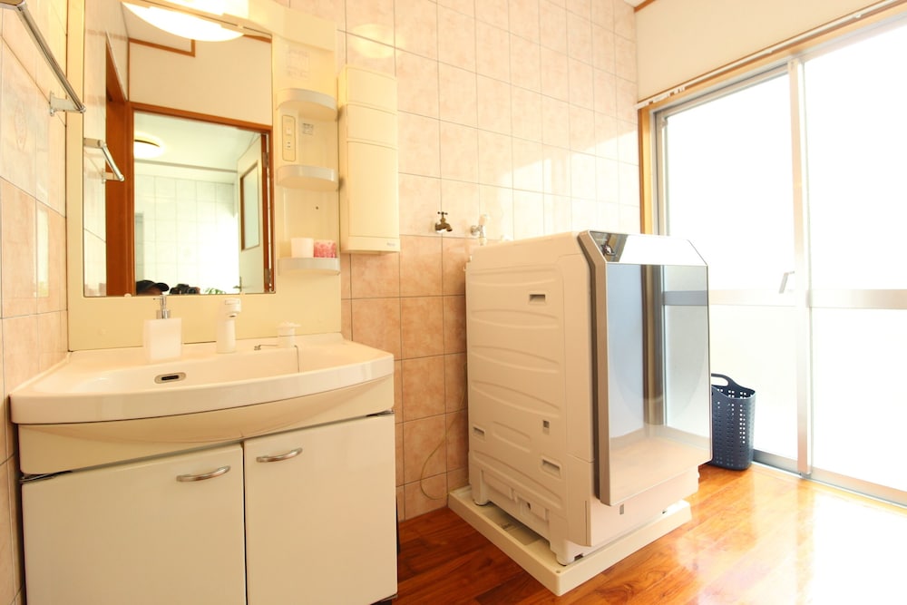 CHATAN SEASIDE AMERICAN HOUSE AO 那覇
