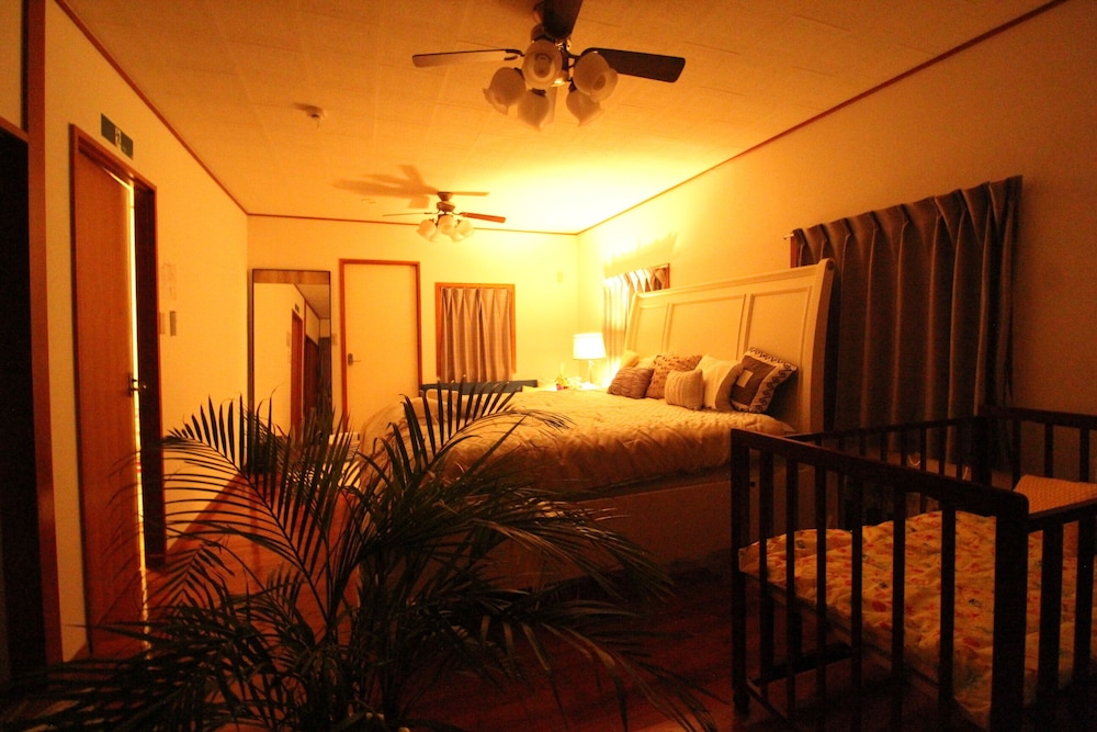 CHATAN SEASIDE AMERICAN HOUSE AO 那覇