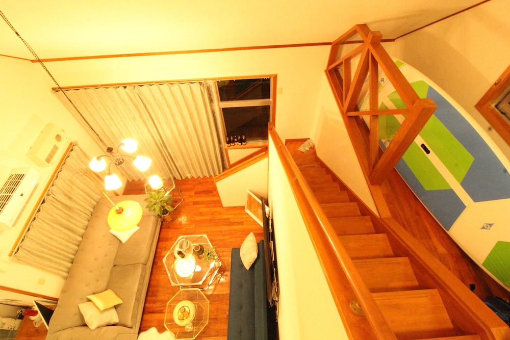 CHATAN SEASIDE AMERICAN HOUSE AO 那覇