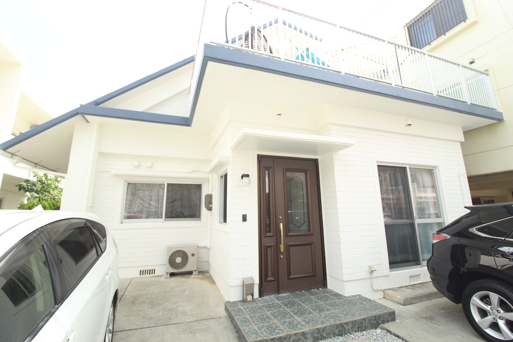 CHATAN SEASIDE AMERICAN HOUSE AO 那覇