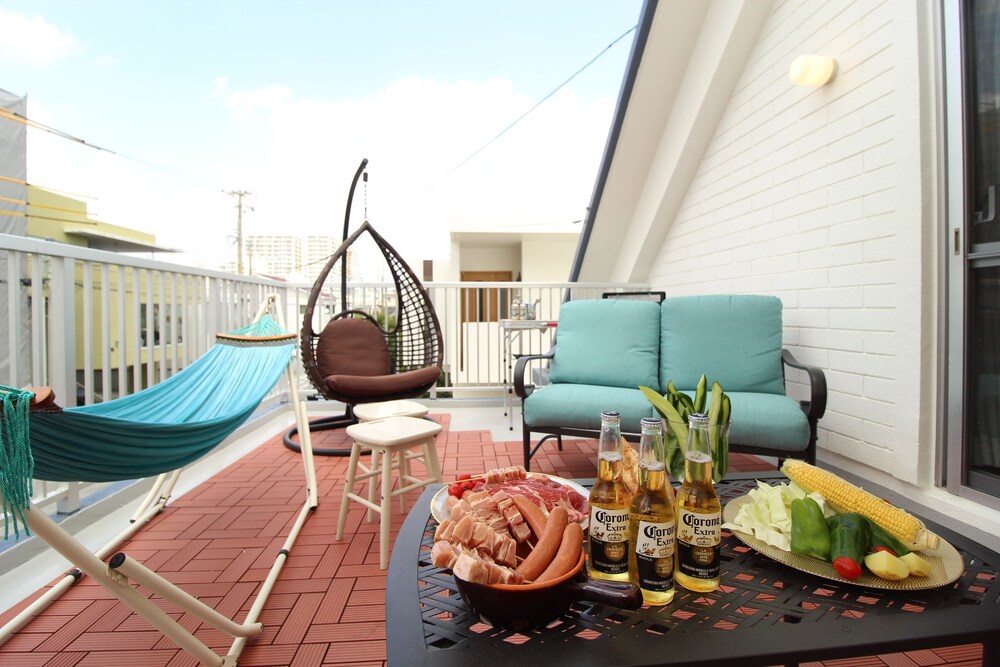 CHATAN SEASIDE AMERICAN HOUSE AO 那覇