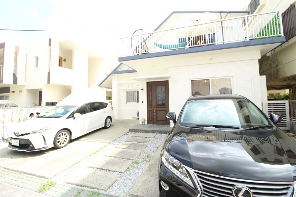 CHATAN SEASIDE AMERICAN HOUSE AO 那覇