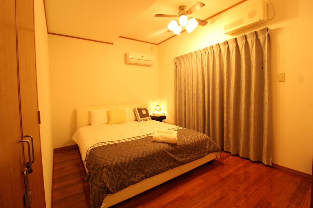 CHATAN SEASIDE AMERICAN HOUSE AO 那覇