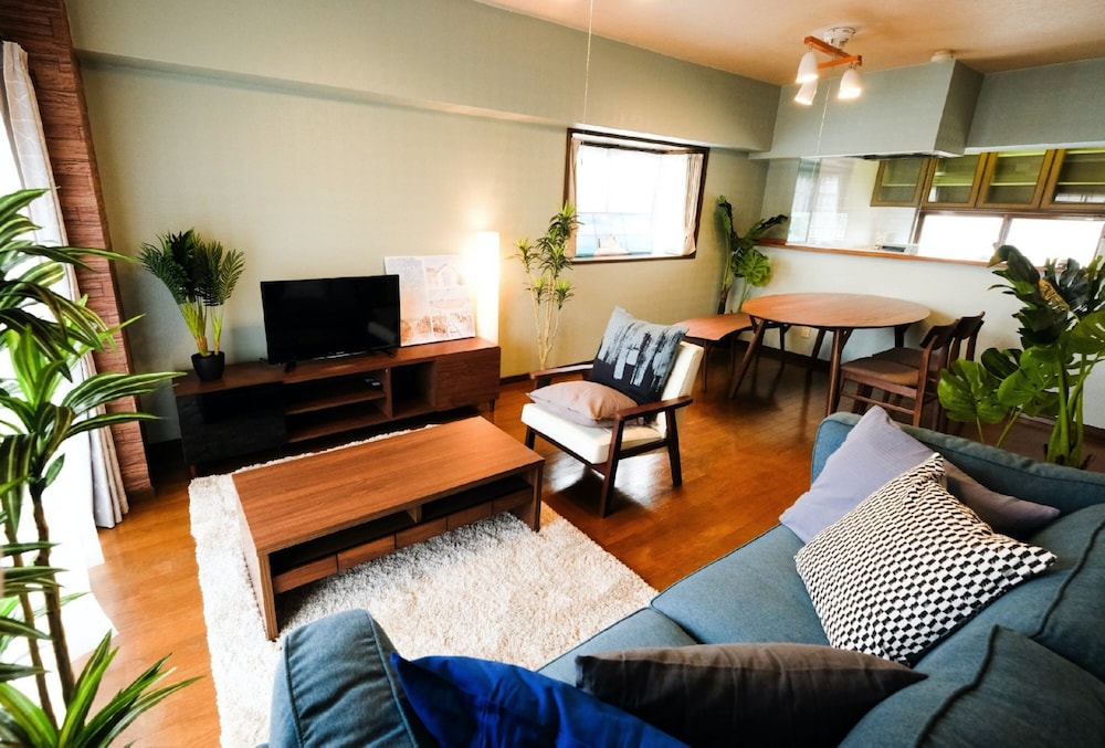 UENOYA APT 那覇