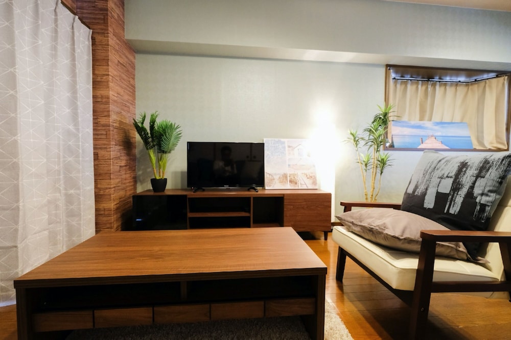 UENOYA APT 那覇