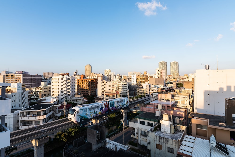 HOTEL VIVIANA 那覇