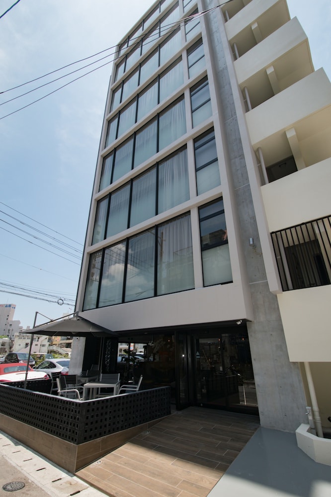 HOTEL VIVIANA 那覇