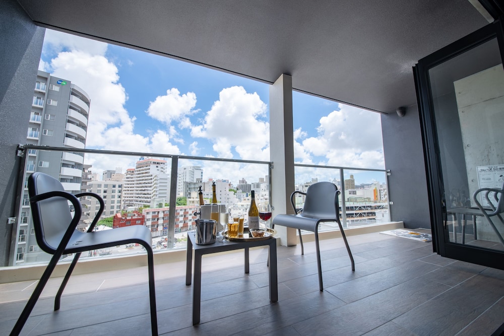 HOTEL VIVIANA 那覇