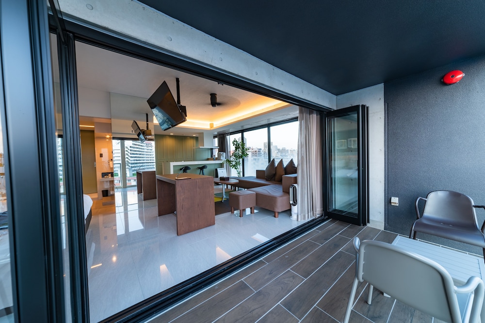 HOTEL VIVIANA 那覇