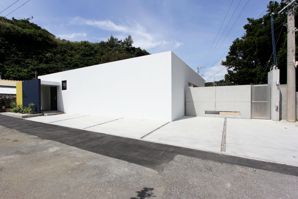 THE STELLA HAMAHIGA 那覇