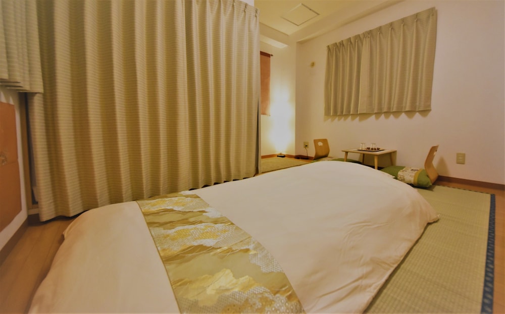 UKISHIMA INN 那覇