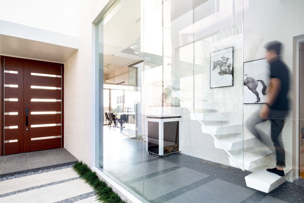 LUXURY HILLSIDE VILLA WITH SEA VIEWS 那覇