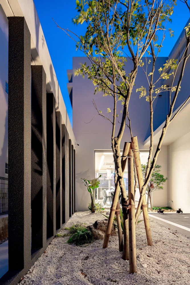 LUXURY HILLSIDE VILLA WITH SEA VIEWS 那覇