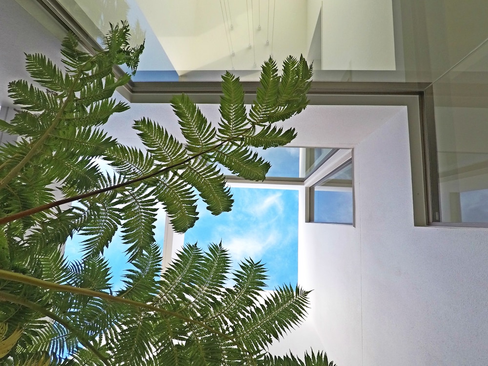 LUXURY HILLSIDE VILLA WITH SEA VIEWS 那覇