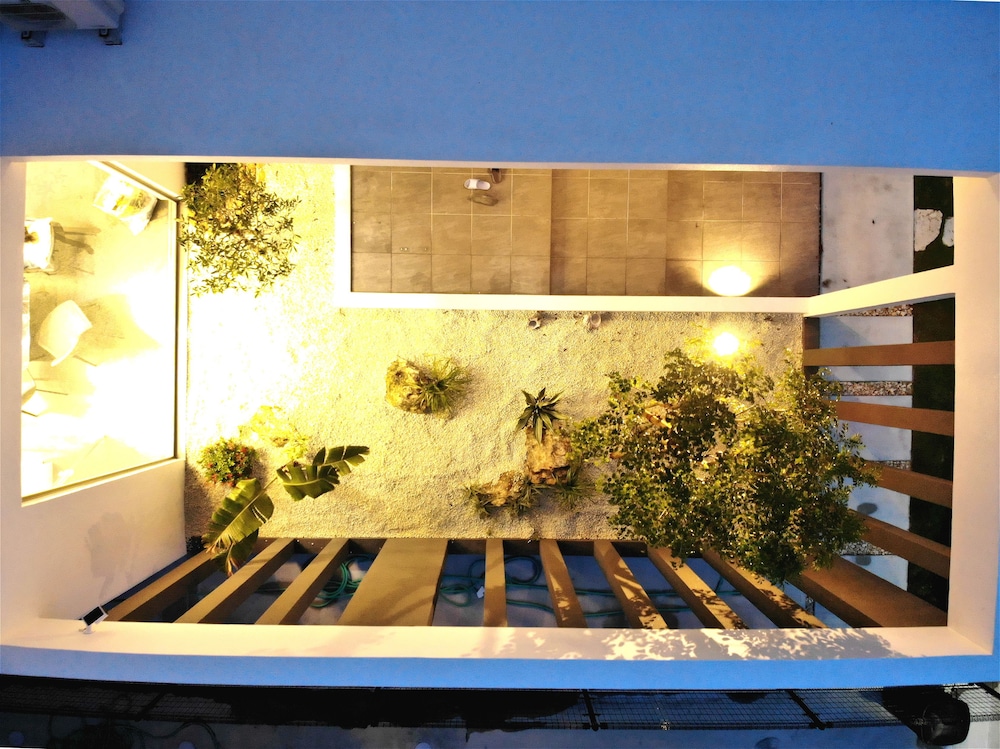 LUXURY HILLSIDE VILLA WITH SEA VIEWS 那覇