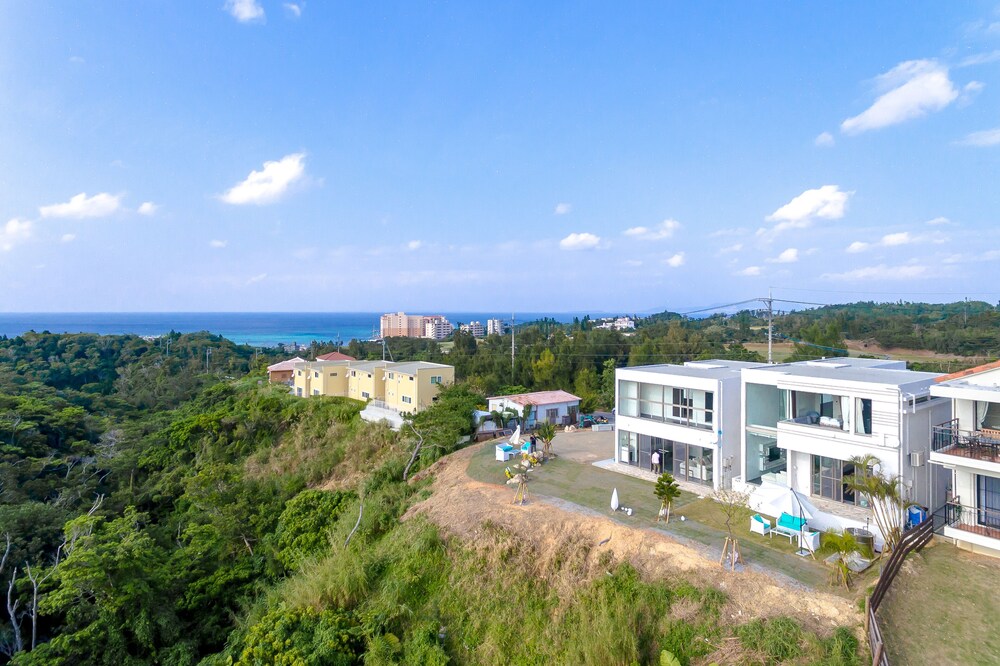 LUXURY HILLSIDE VILLA WITH SEA VIEWS 那覇