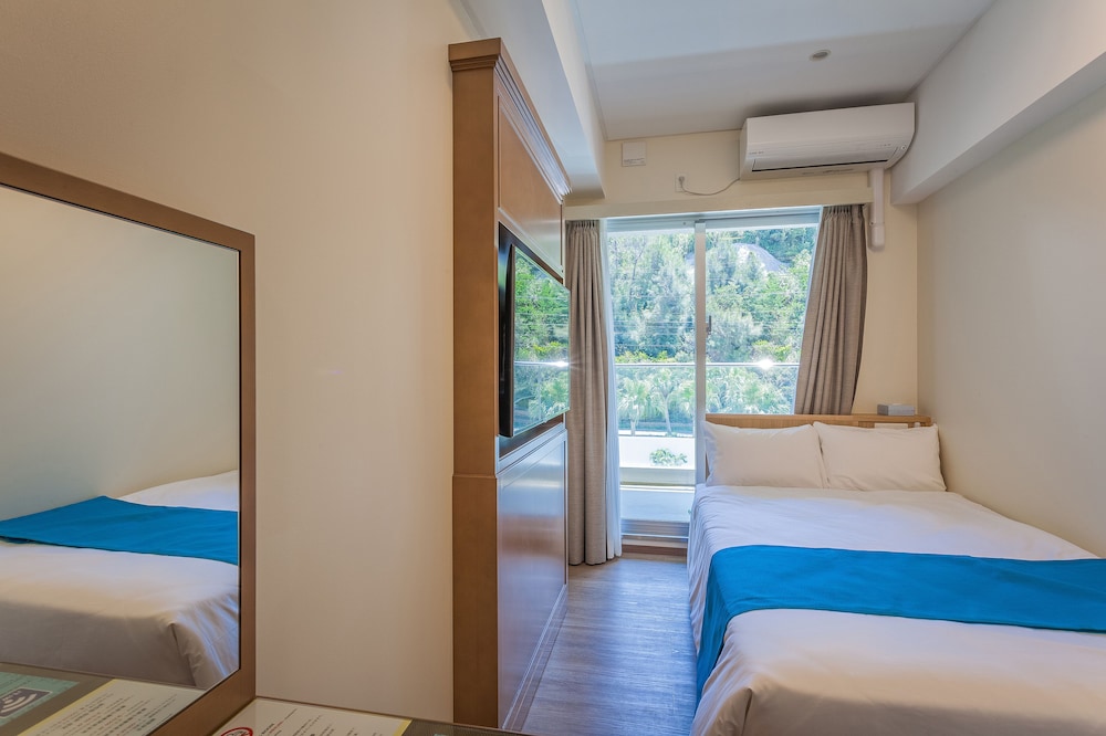 KARIYUSHI LCH.RESORT ON THE BEACH 那覇