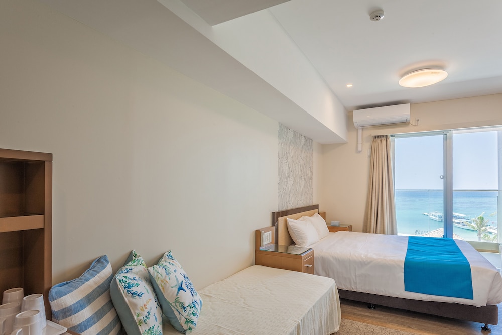 KARIYUSHI LCH.RESORT ON THE BEACH 那覇