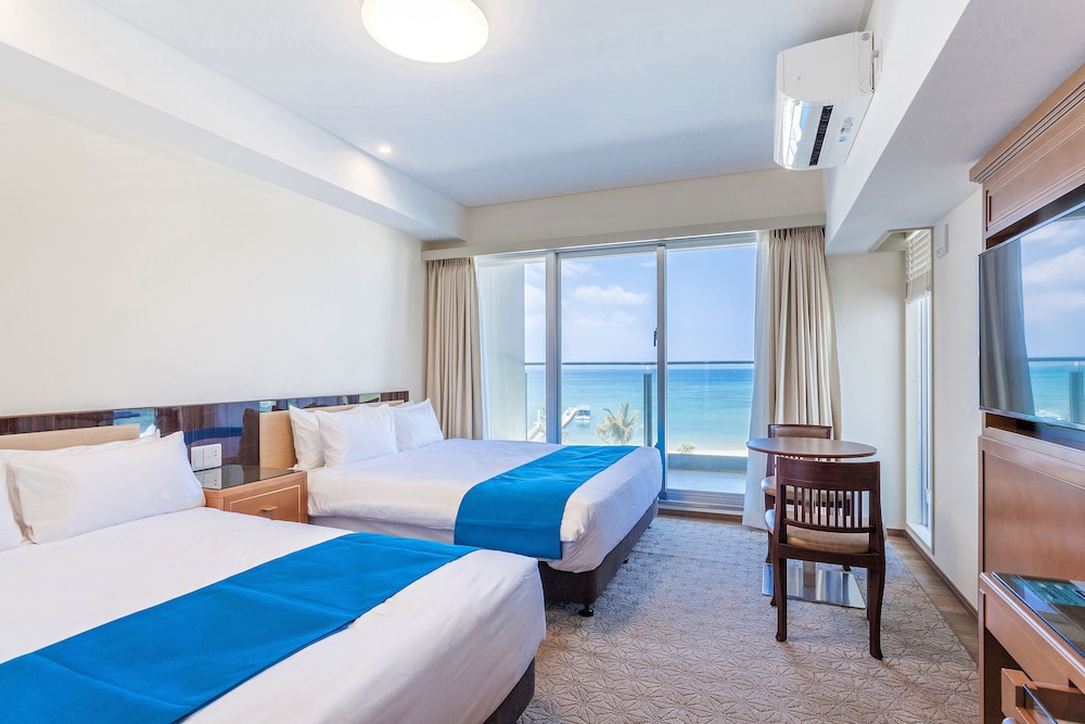KARIYUSHI LCH.RESORT ON THE BEACH 那覇