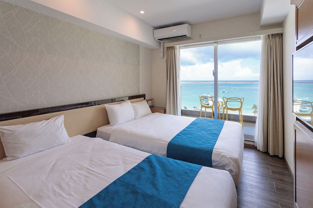 KARIYUSHI LCH.RESORT ON THE BEACH 那覇