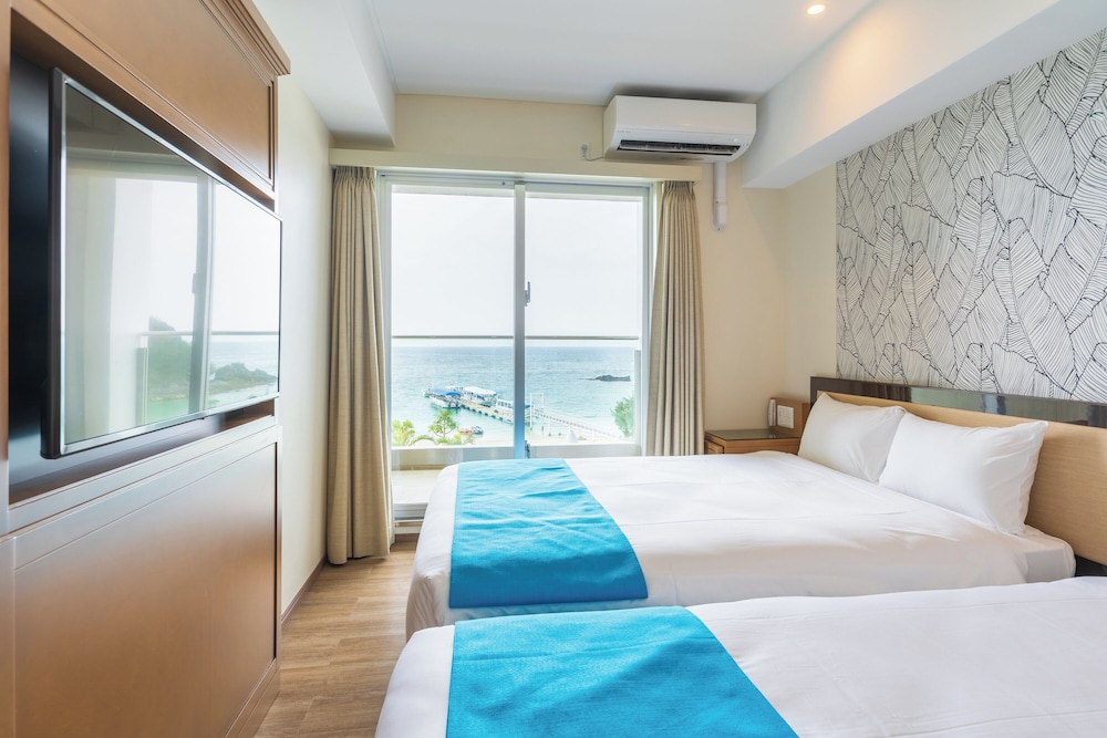 KARIYUSHI LCH.RESORT ON THE BEACH 那覇
