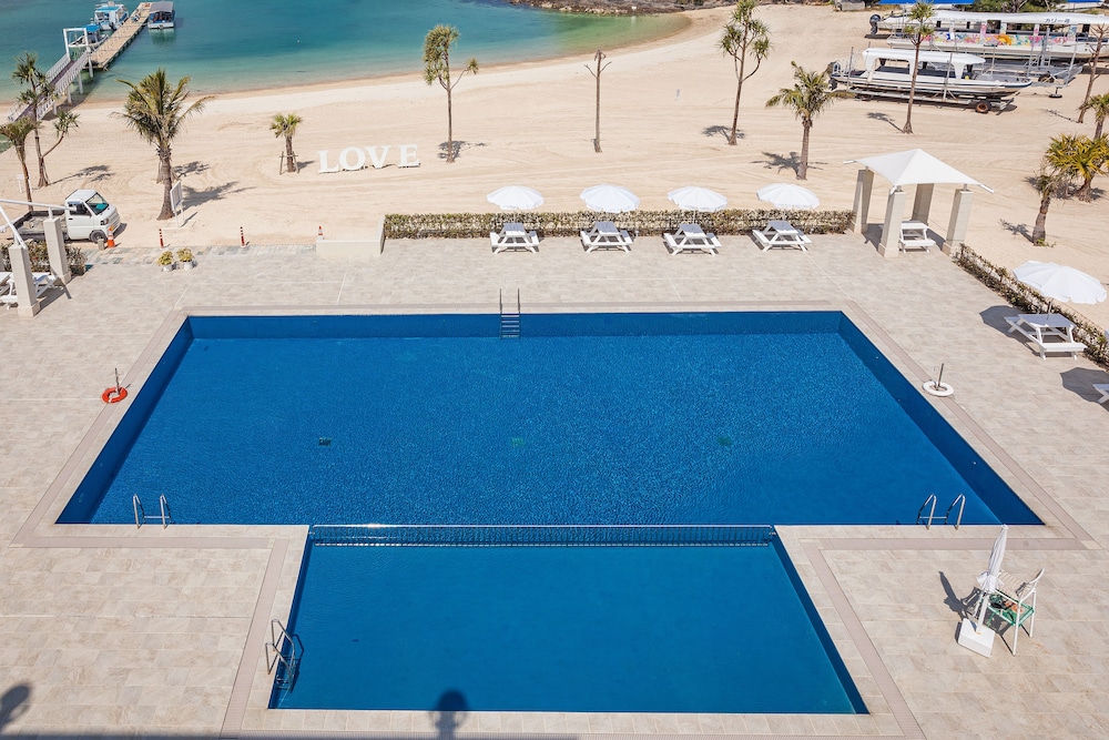KARIYUSHI LCH.RESORT ON THE BEACH 那覇