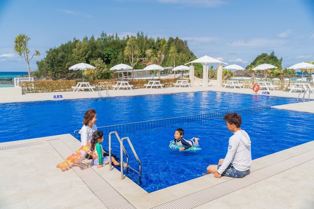 KARIYUSHI LCH.RESORT ON THE BEACH 那覇