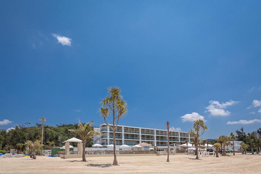 KARIYUSHI LCH.RESORT ON THE BEACH 那覇