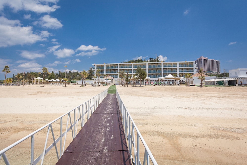 KARIYUSHI LCH.RESORT ON THE BEACH 那覇