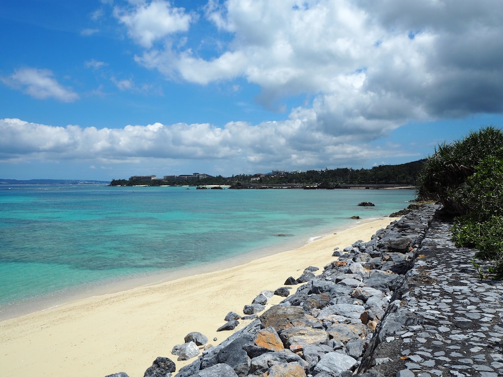 BEACH SIDE HOUSE 恩納 那覇